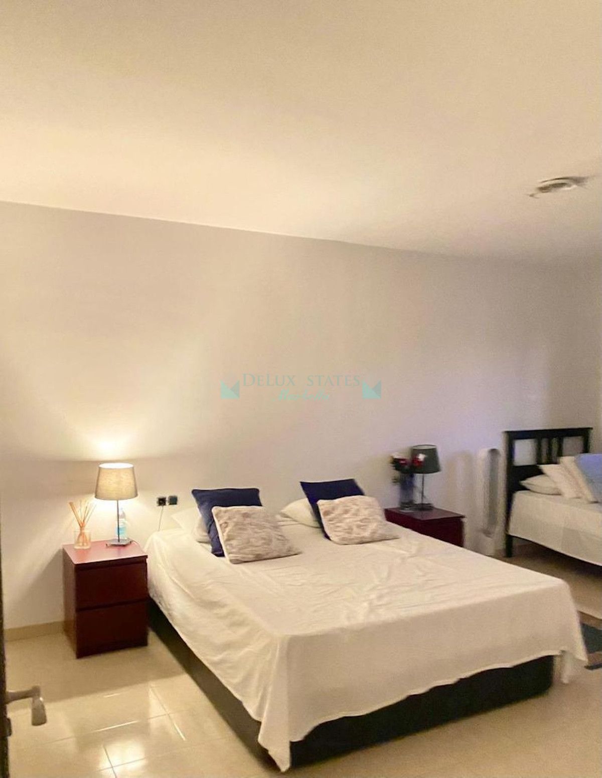 Villa for sale in Nueva Andalucia