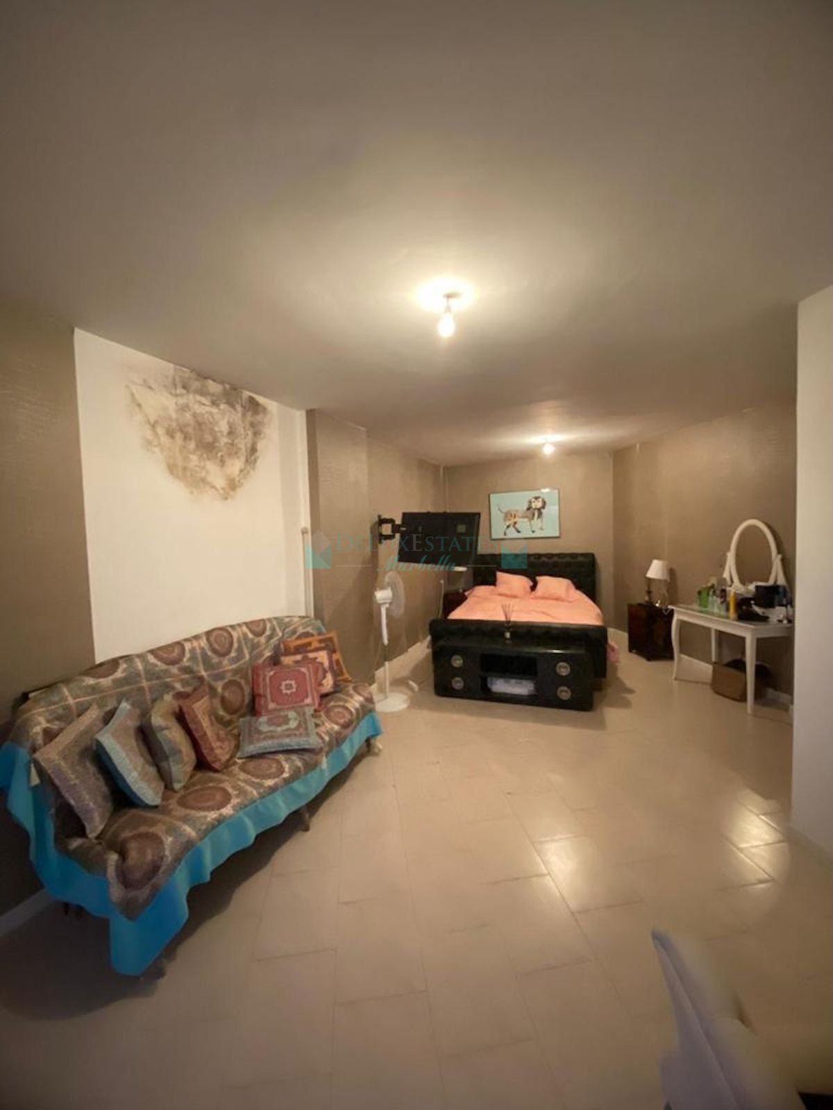 Villa for sale in Nueva Andalucia