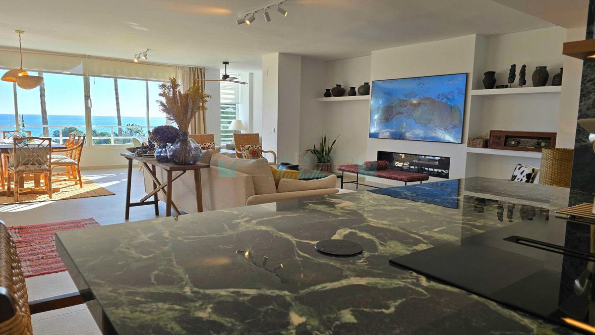 Apartment for rent in Rio Real, Marbella East