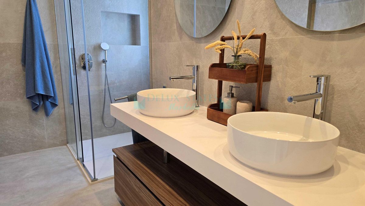 Apartment for rent in Rio Real, Marbella East