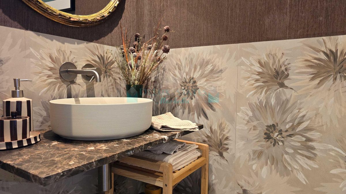 Apartment for rent in Rio Real, Marbella East