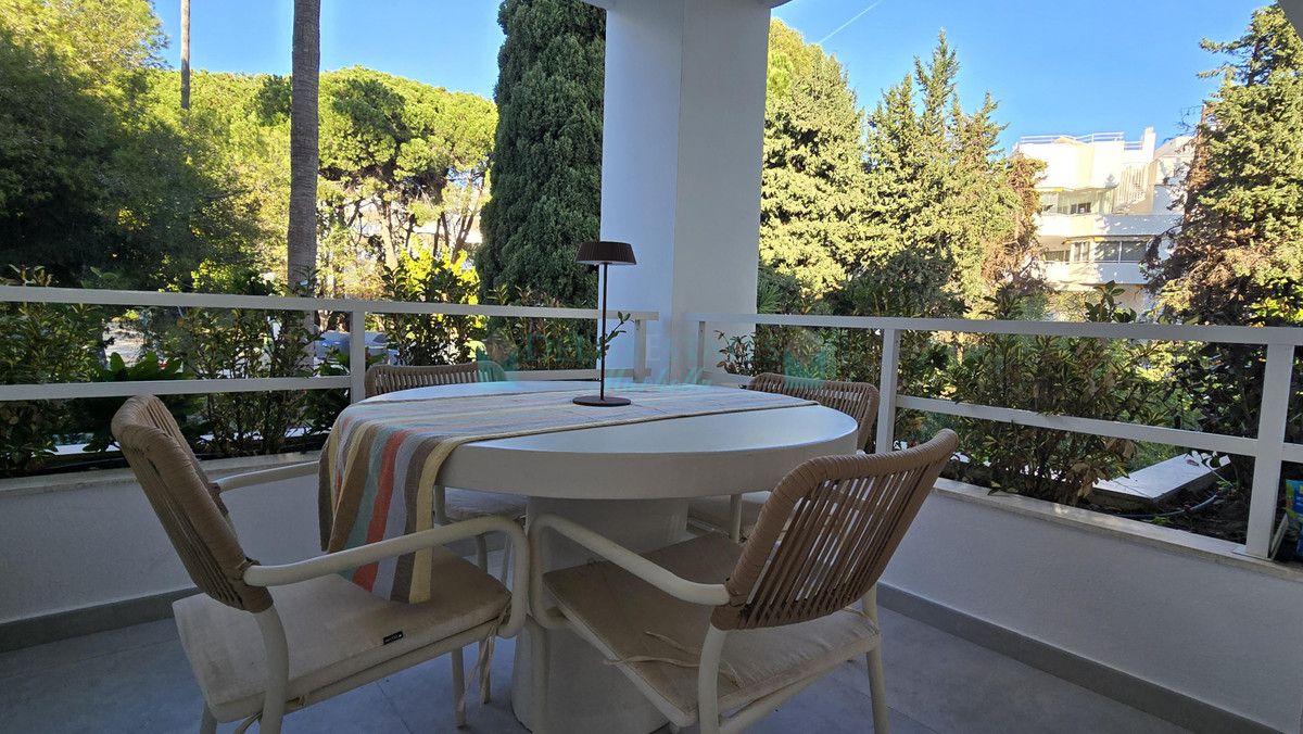 Apartment for rent in Rio Real, Marbella East