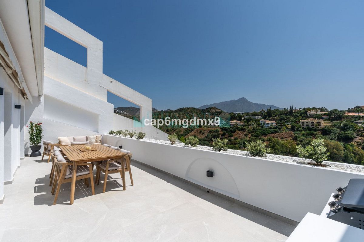 Apartamento Planta Baja en venta en La Quinta, Benahavis