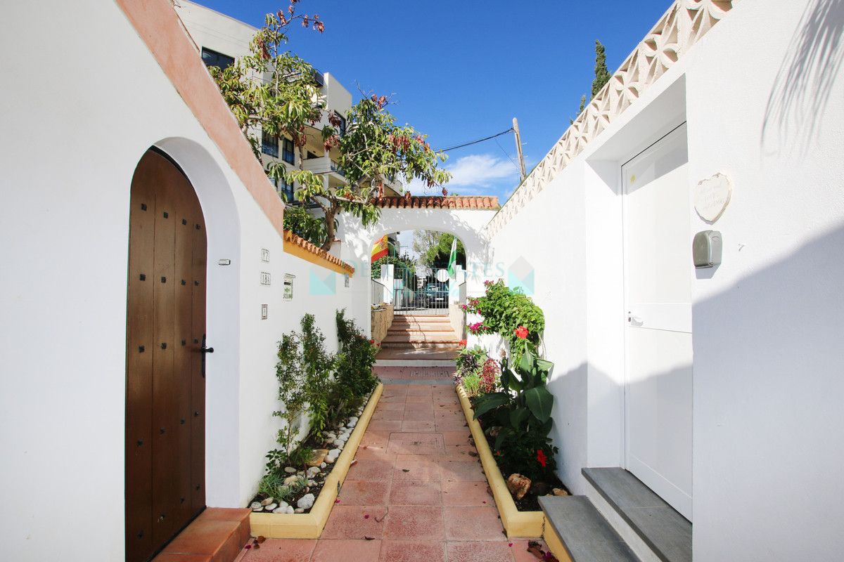 Town House for sale in Estepona