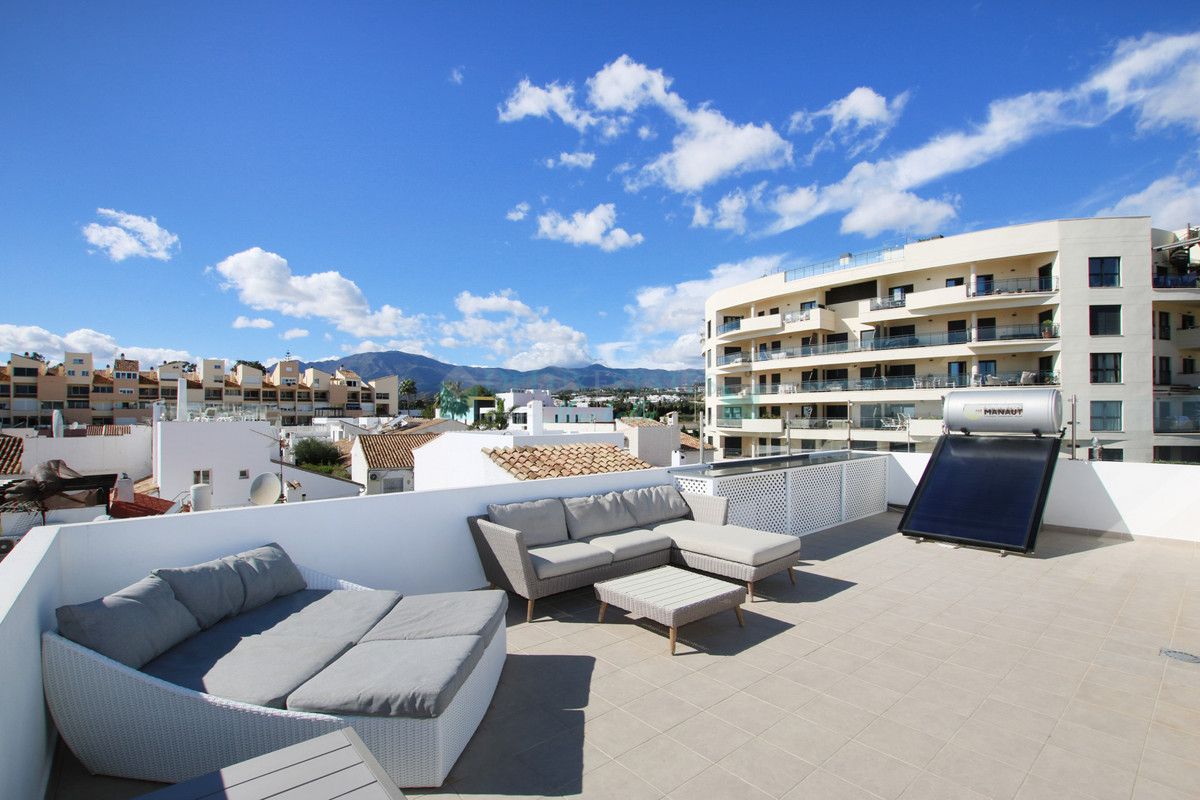 Town House for sale in Estepona