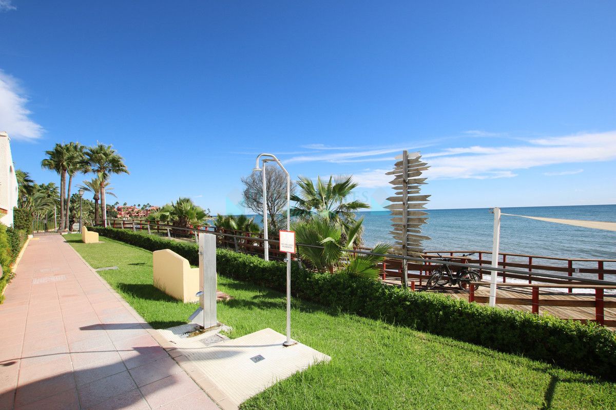 Town House for sale in Estepona