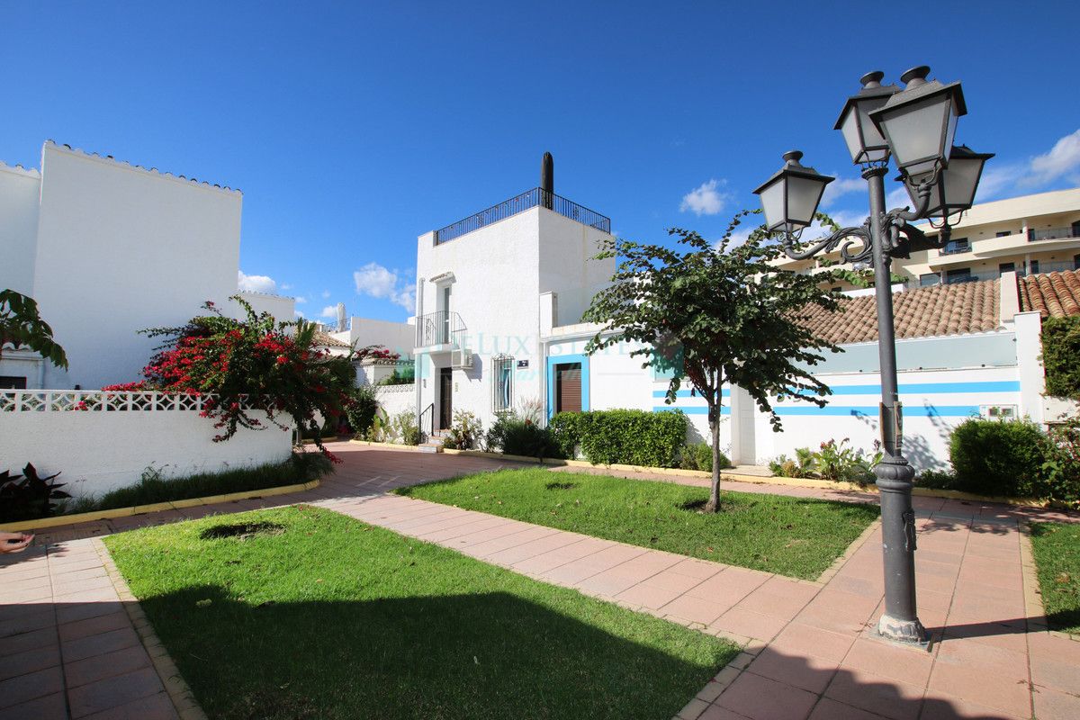 Town House for sale in Estepona