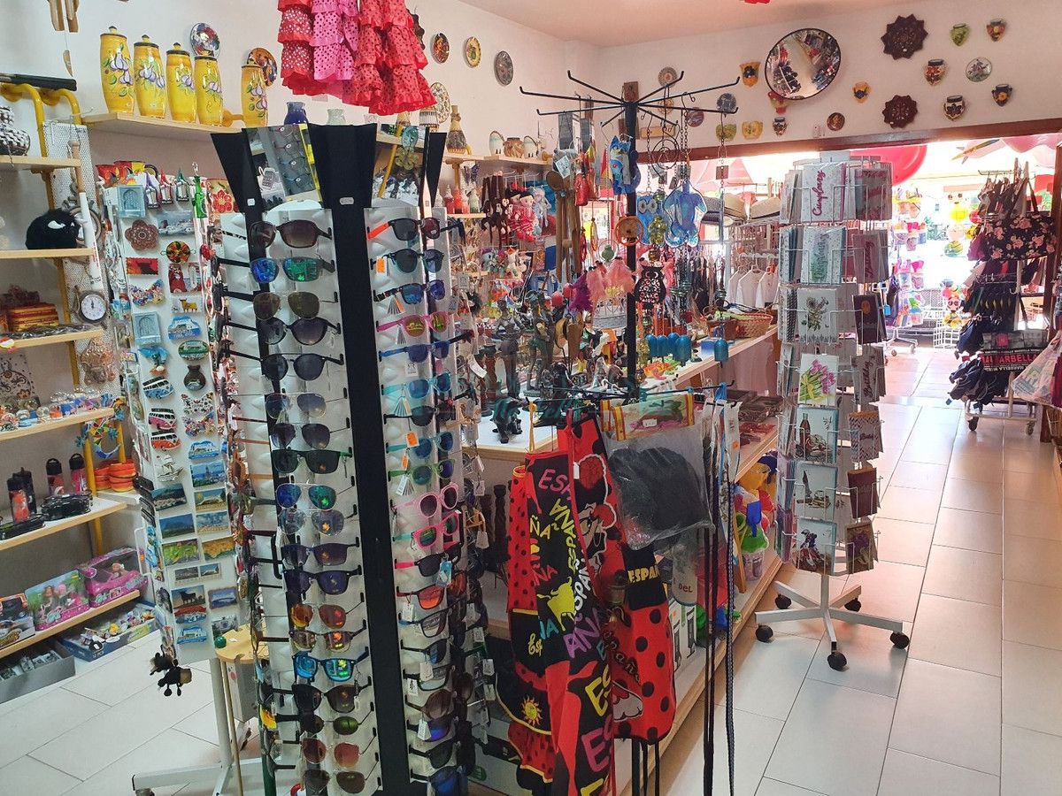 Centro Comercial en venta en Benavista, Estepona