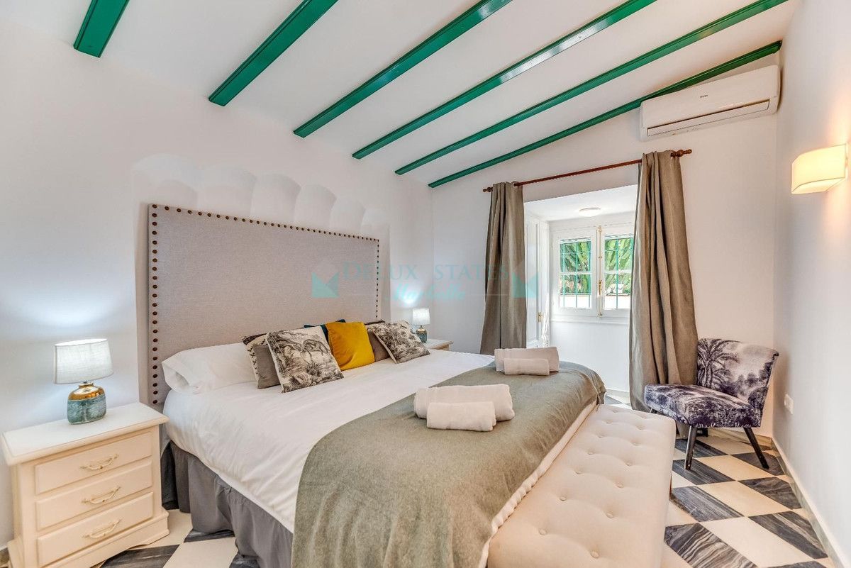 Villa for sale in Nueva Andalucia