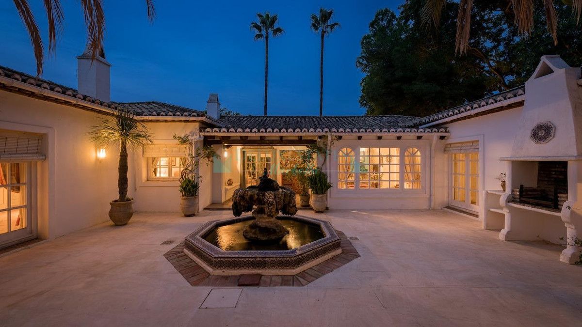 Villa for sale in Los Flamingos, Benahavis