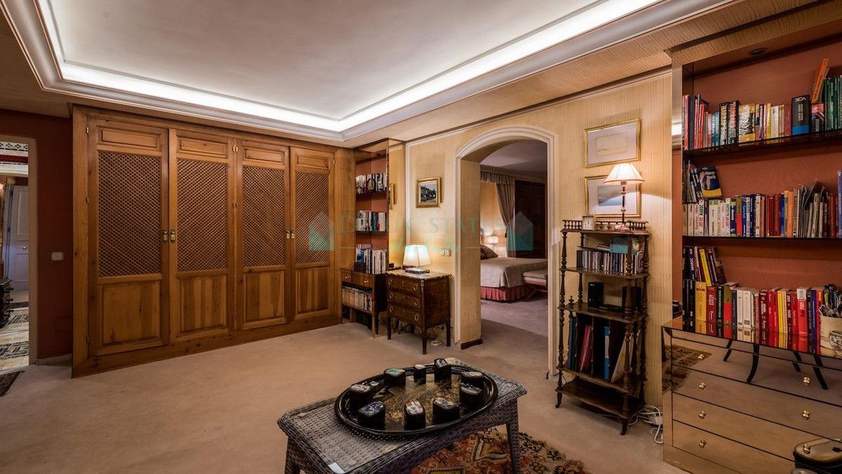 Villa for sale in Los Flamingos, Benahavis