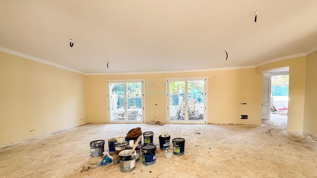 Villa for sale in Las Chapas, Marbella East