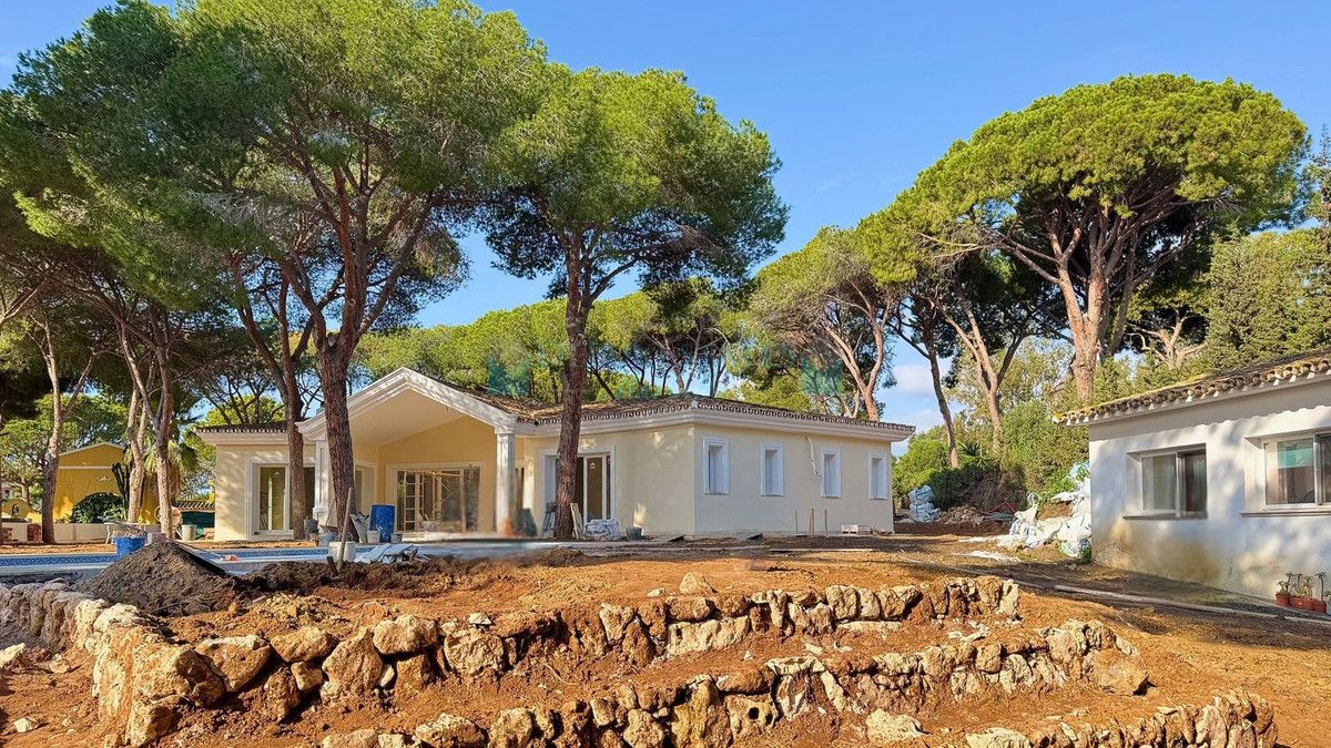 Villa for sale in Las Chapas, Marbella East