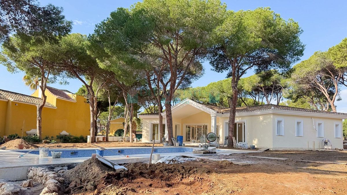 Villa for sale in Las Chapas, Marbella East