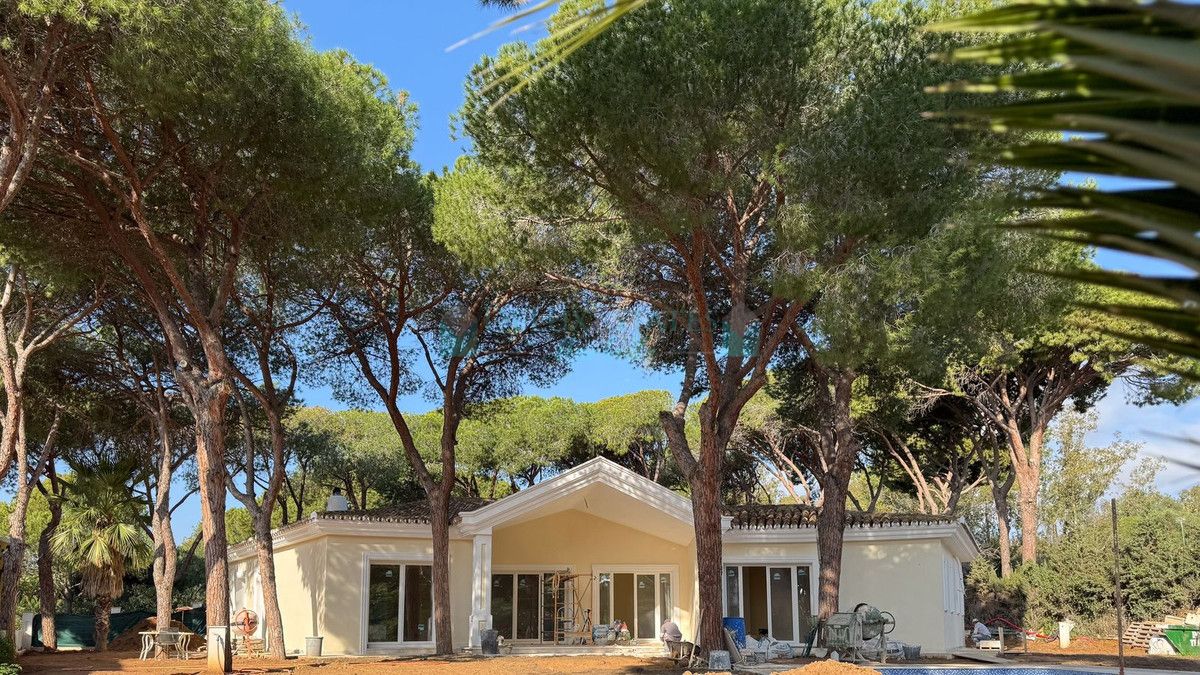 Villa for sale in Las Chapas, Marbella East