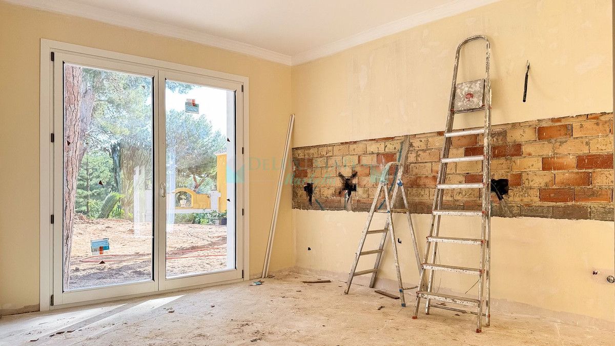 Villa for sale in Las Chapas, Marbella East