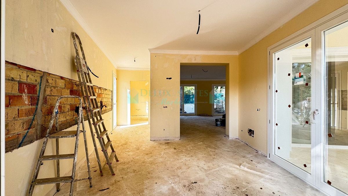 Villa for sale in Las Chapas, Marbella East