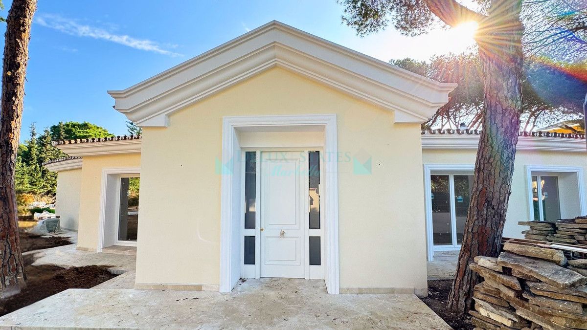 Villa for sale in Las Chapas, Marbella East