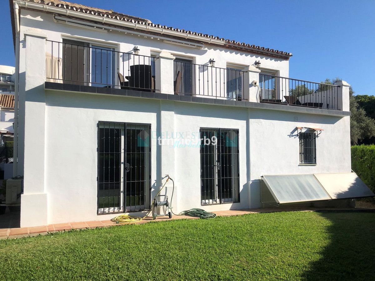 Villa for sale in Benamara, Estepona