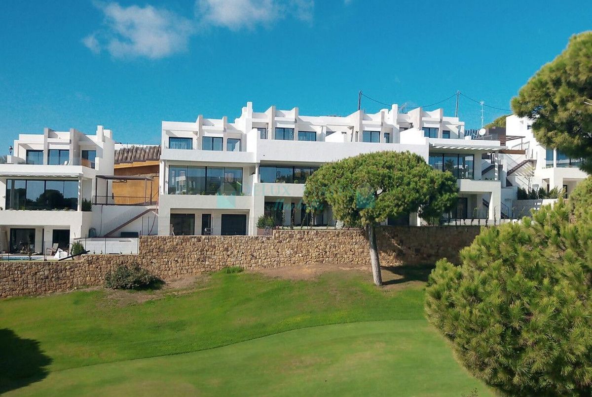 Town House for sale in Cabopino, Marbella East