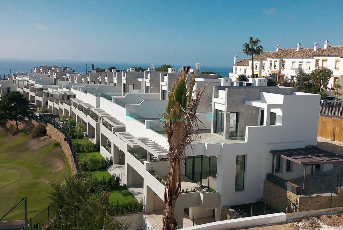 Town House for sale in Cabopino, Marbella East