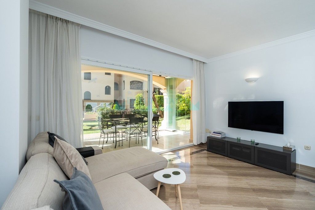 Apartamento Planta Baja en venta en Elviria, Marbella Este