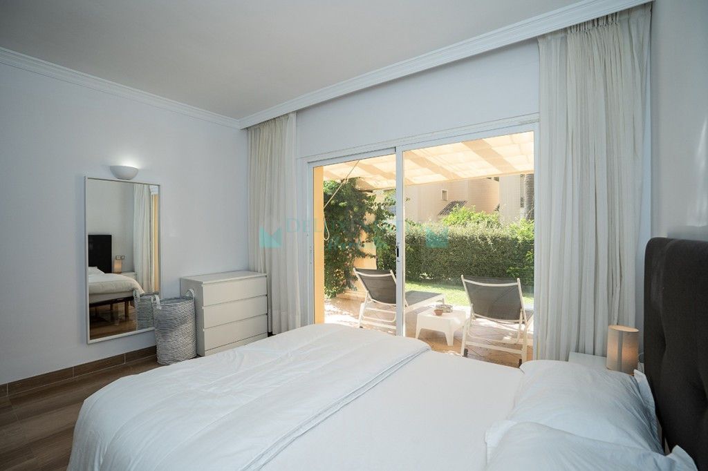 Apartamento Planta Baja en venta en Elviria, Marbella Este