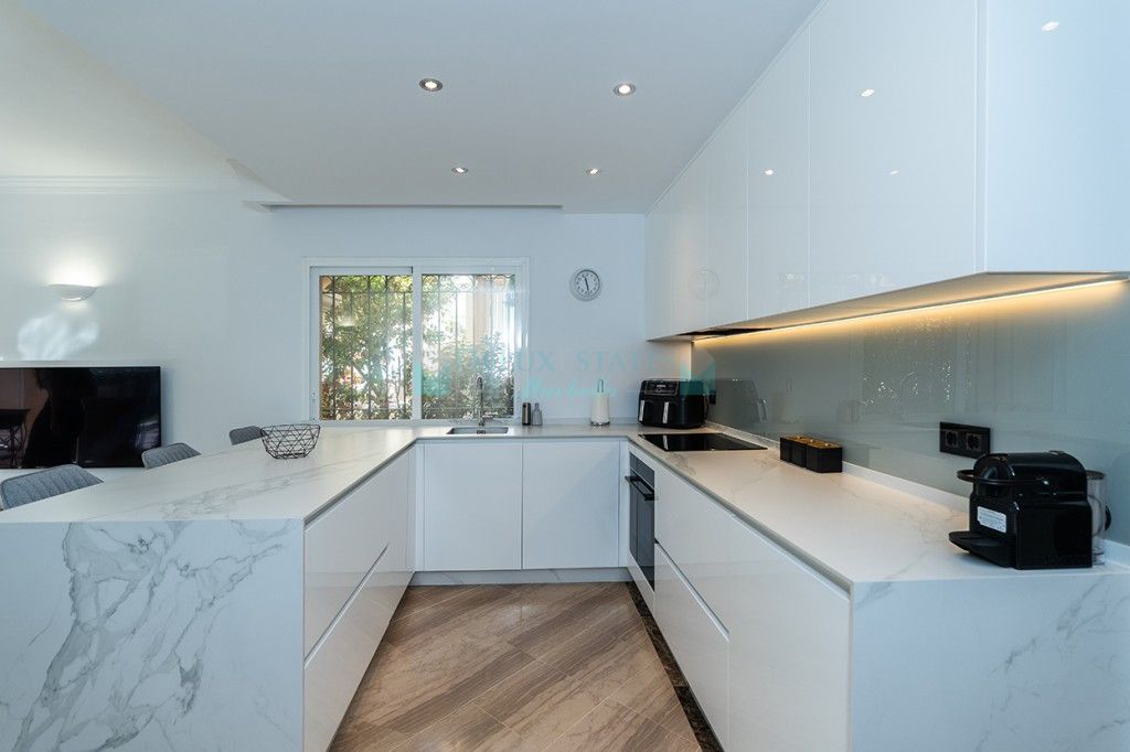 Apartamento Planta Baja en venta en Elviria, Marbella Este