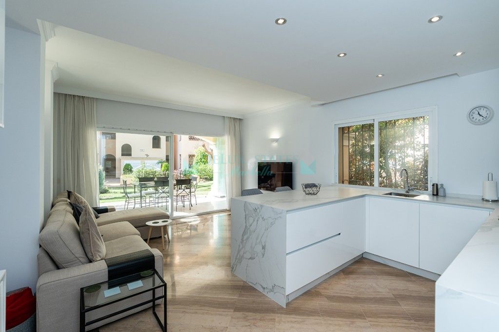 Apartamento Planta Baja en venta en Elviria, Marbella Este