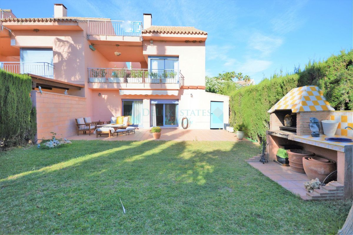 Semi Detached Villa for sale in Nueva Andalucia