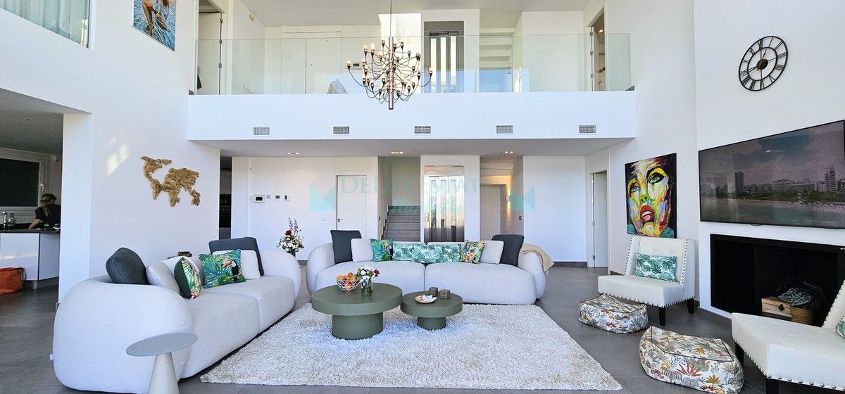 Villa for rent in La Mairena, Marbella East