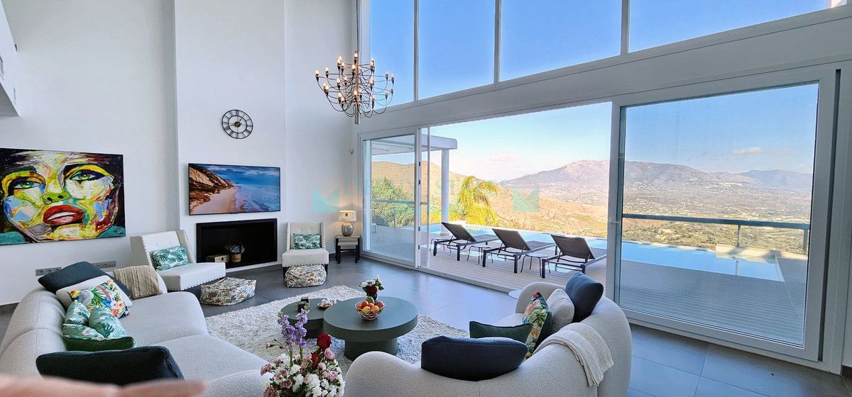 Villa for rent in La Mairena, Marbella East