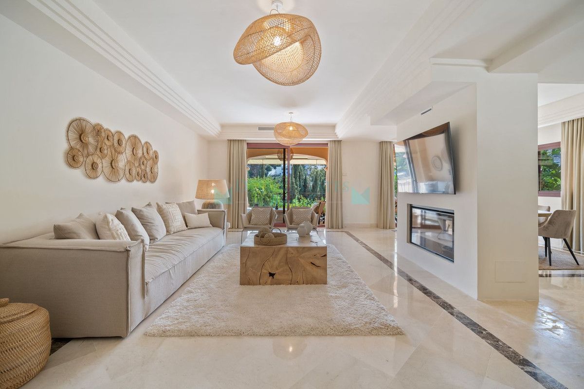 Semi Detached Villa for sale in Marbella - Puerto Banus