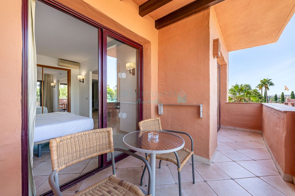 Penthouse for sale in Benahavis