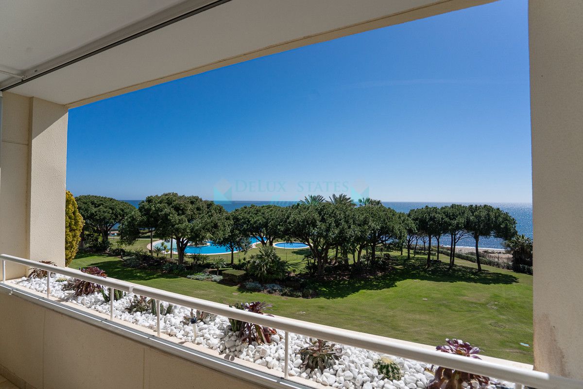 Apartment for rent in Cabopino, Marbella East