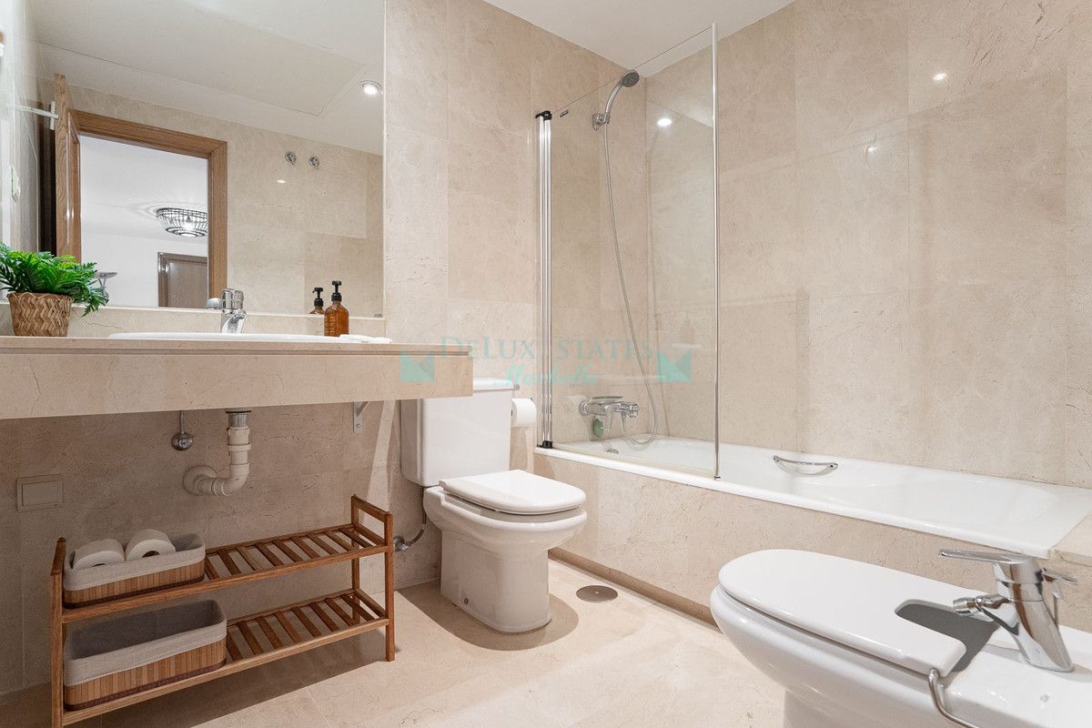 Apartment for rent in Cabopino, Marbella East