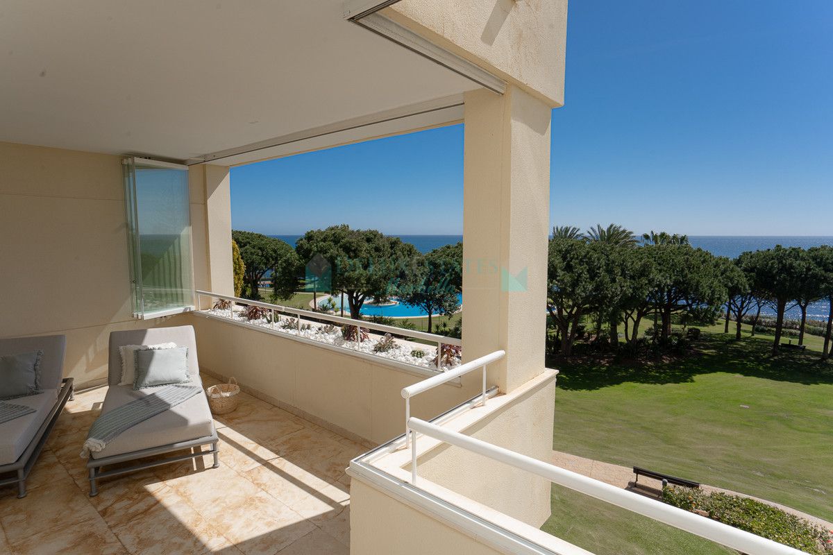 Apartment for rent in Cabopino, Marbella East