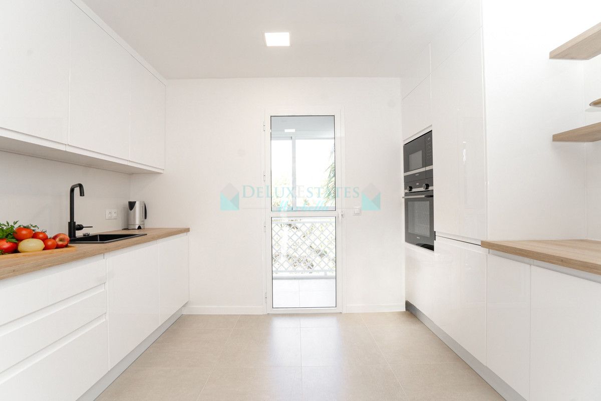 Apartment for rent in Cabopino, Marbella East