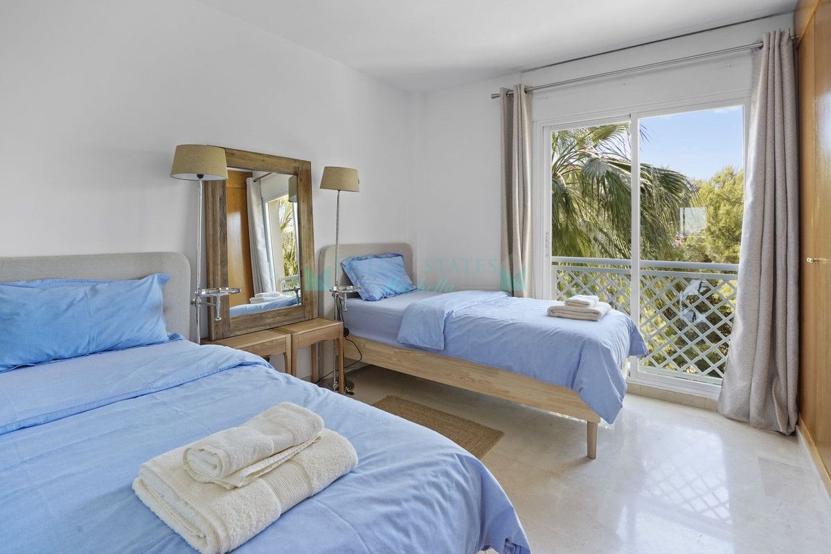Apartment for rent in Cabopino, Marbella East