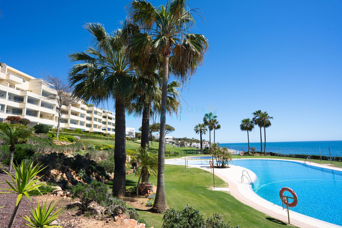 Apartment for rent in Cabopino, Marbella East