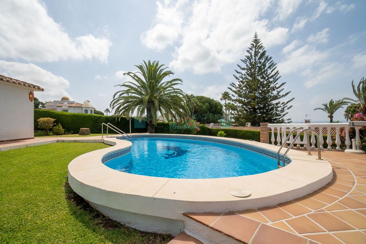 Villa en alquiler en Elviria, Marbella Este