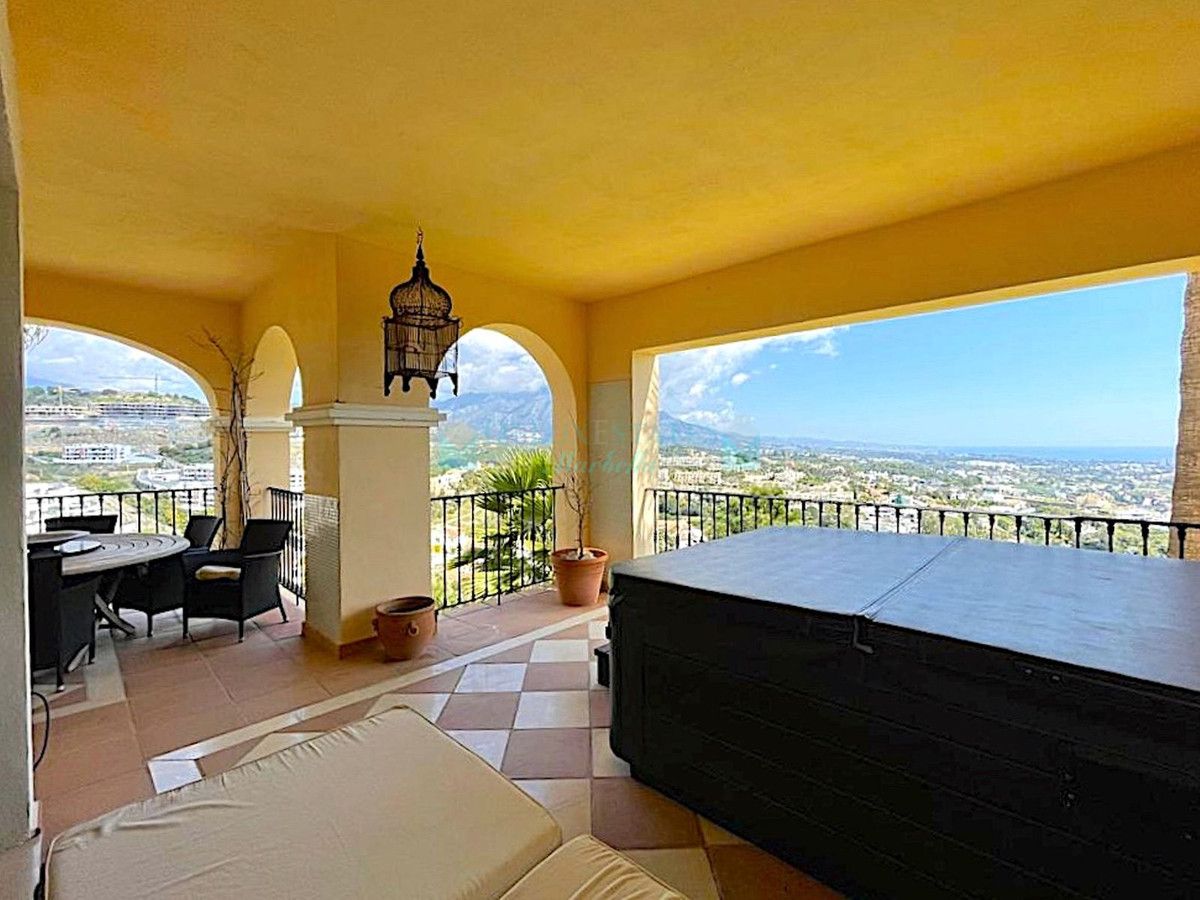 Apartment for sale in Benahavis