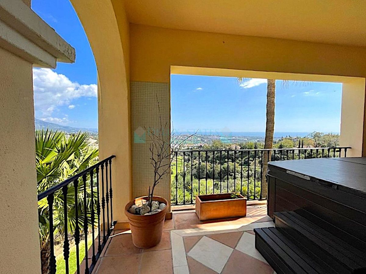 Apartment for sale in Benahavis