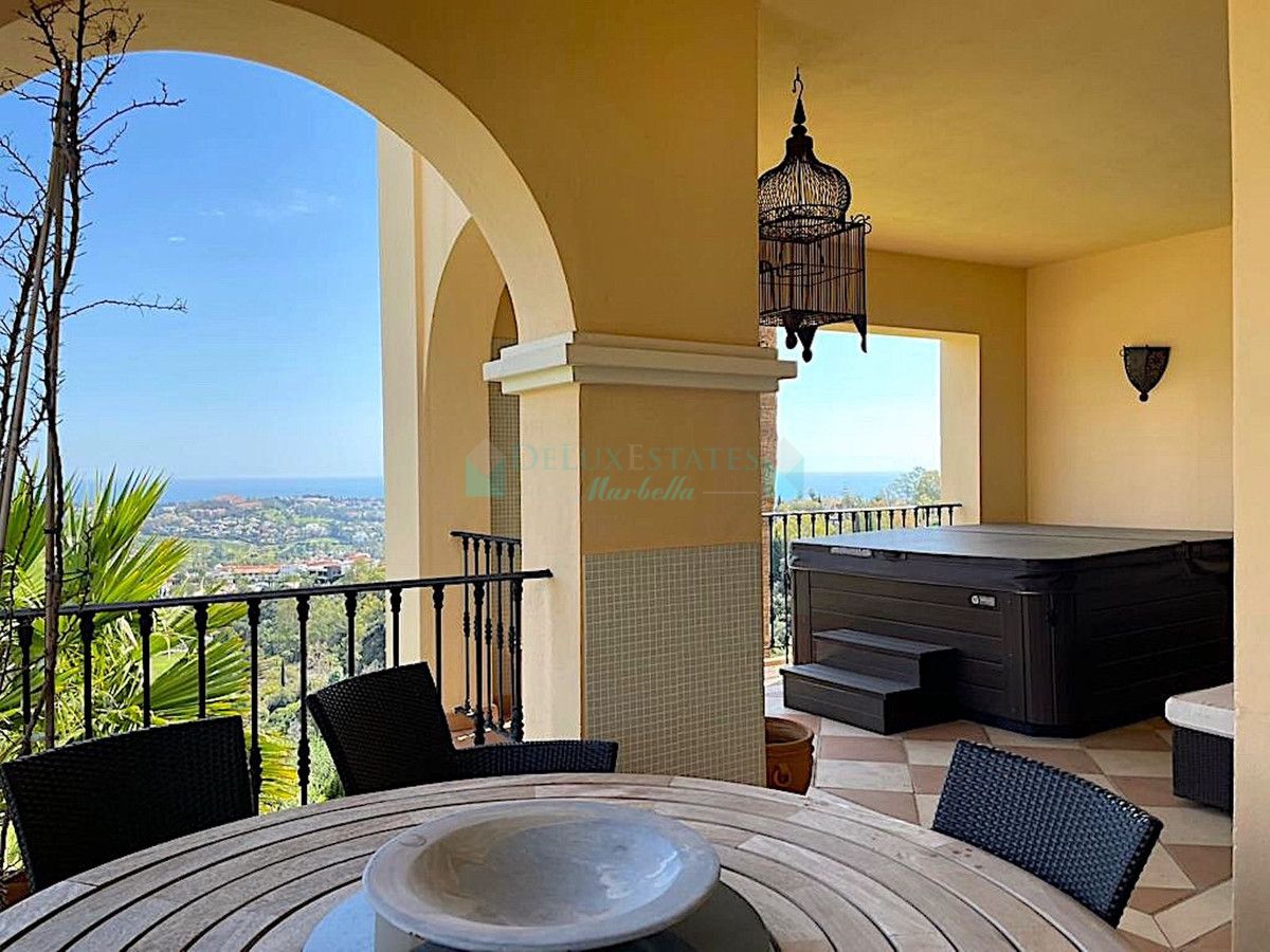 Apartment for sale in Benahavis