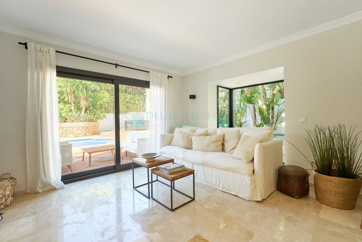 Villa en venta en Los Monteros, Marbella Este