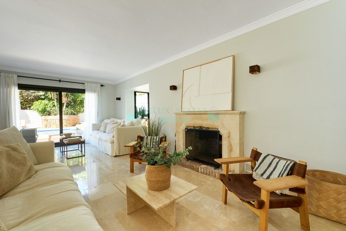 Villa en venta en Los Monteros, Marbella Este