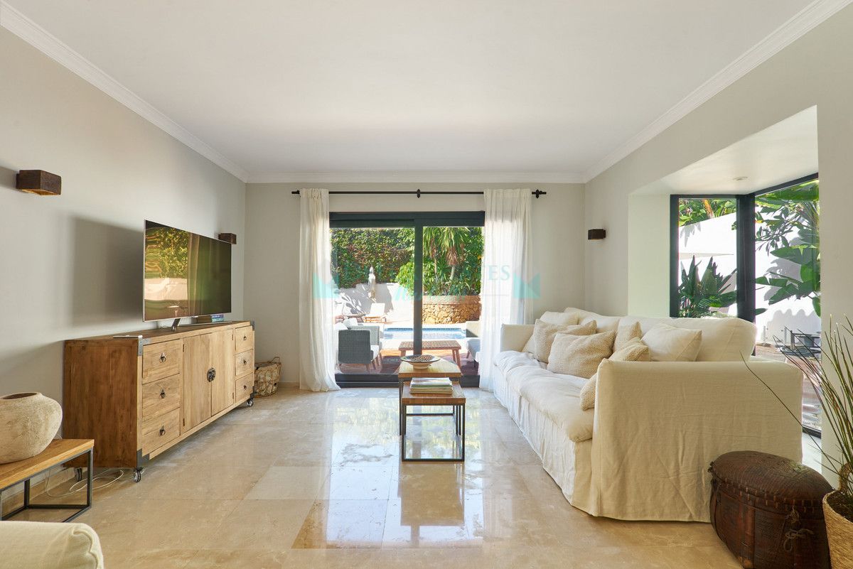 Villa en venta en Los Monteros, Marbella Este