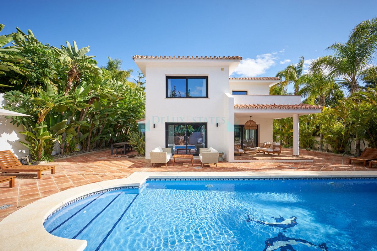 Villa for sale in Los Monteros, Marbella East