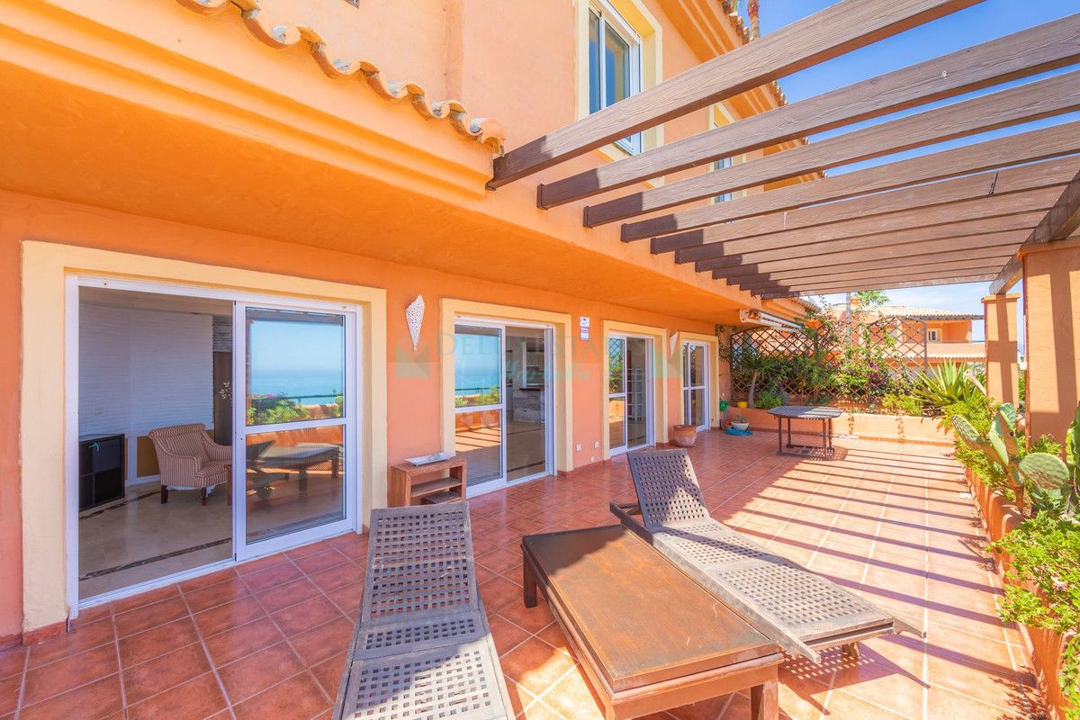 Town House for sale in Estepona