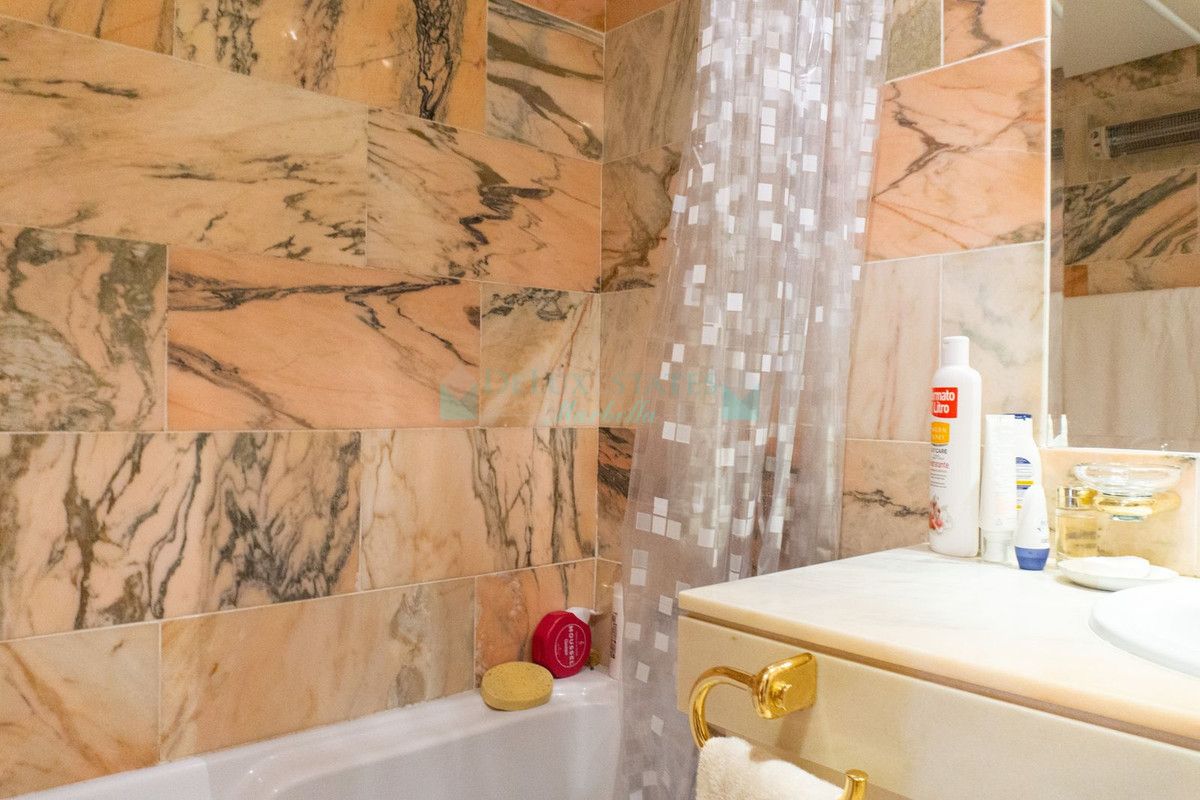 Ground Floor Apartment for sale in Elviria, Marbella East